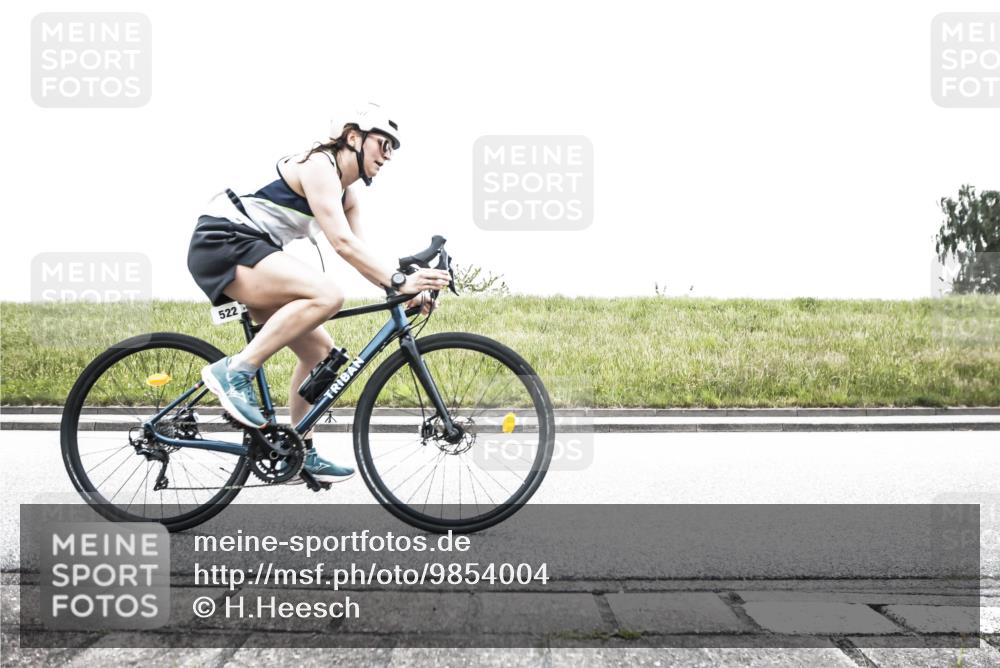 21.06.2026 - 29. Vierlanden-Triathlon H.Heesch http://msf.ph/oto/9854004 21.06.2026 10:30:22 Radfahren 522, 527, 539, 546, 568, 570 meine-sportfotos.de