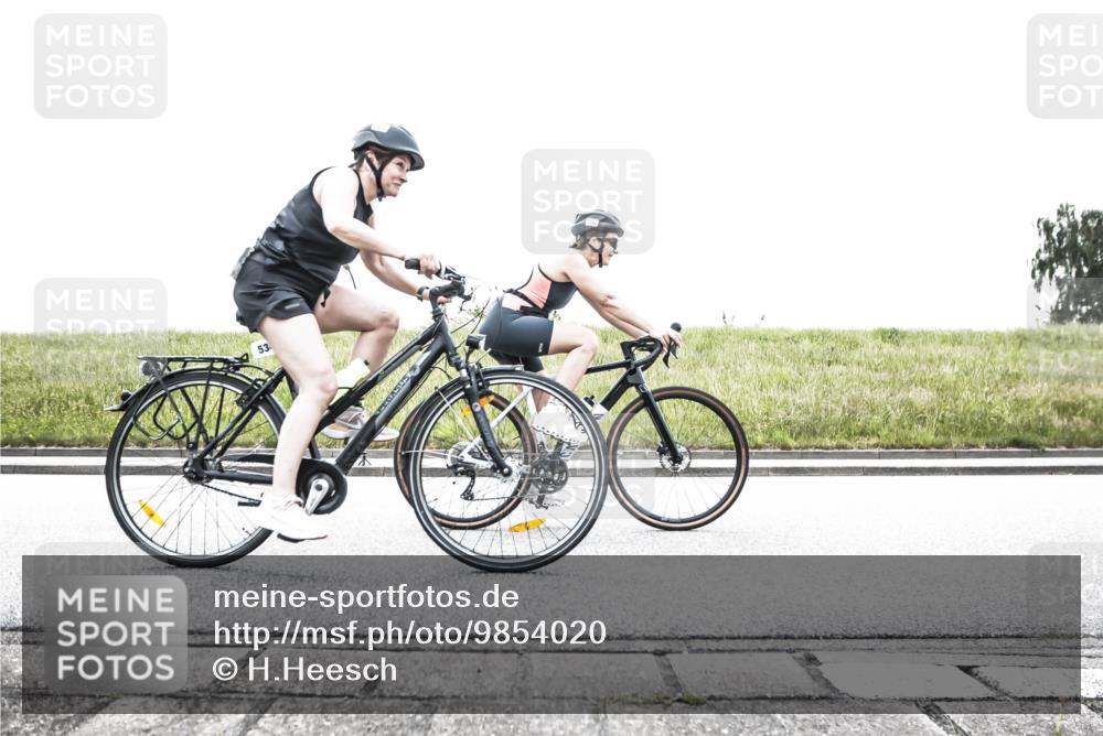 21.06.2026 - 29. Vierlanden-Triathlon H.Heesch http://msf.ph/oto/9854020 21.06.2026 10:30:51 Radfahren 142, 174, 192, 294, 314, 366, 512, 534, 559, 586 meine-sportfotos.de