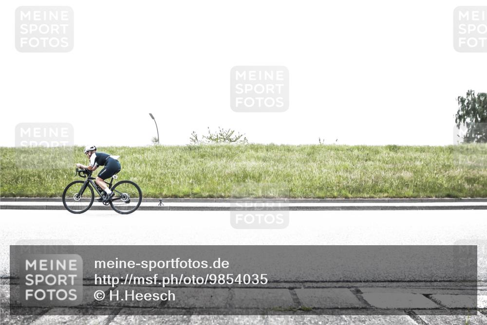 21.06.2026 - 29. Vierlanden-Triathlon H.Heesch http://msf.ph/oto/9854035 21.06.2026 10:31:19 Radfahren 229, 265, 280, 498, 612 meine-sportfotos.de