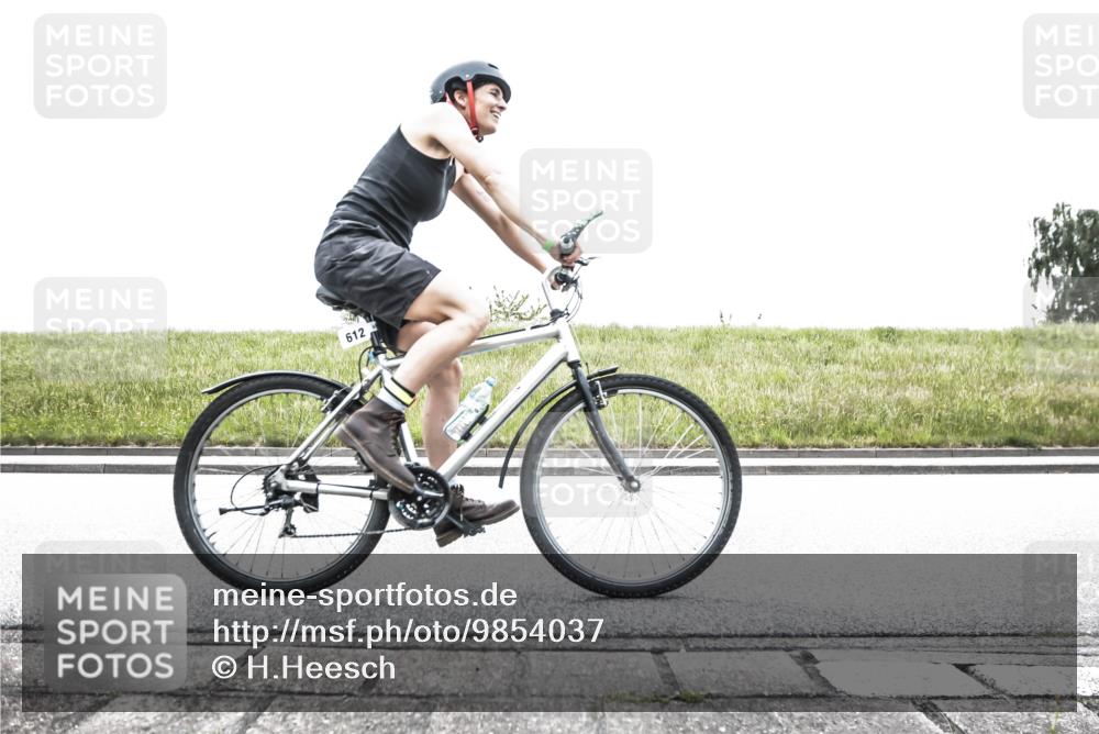 21.06.2026 - 29. Vierlanden-Triathlon H.Heesch http://msf.ph/oto/9854037 21.06.2026 10:31:21 Radfahren 229, 265, 498, 612 meine-sportfotos.de