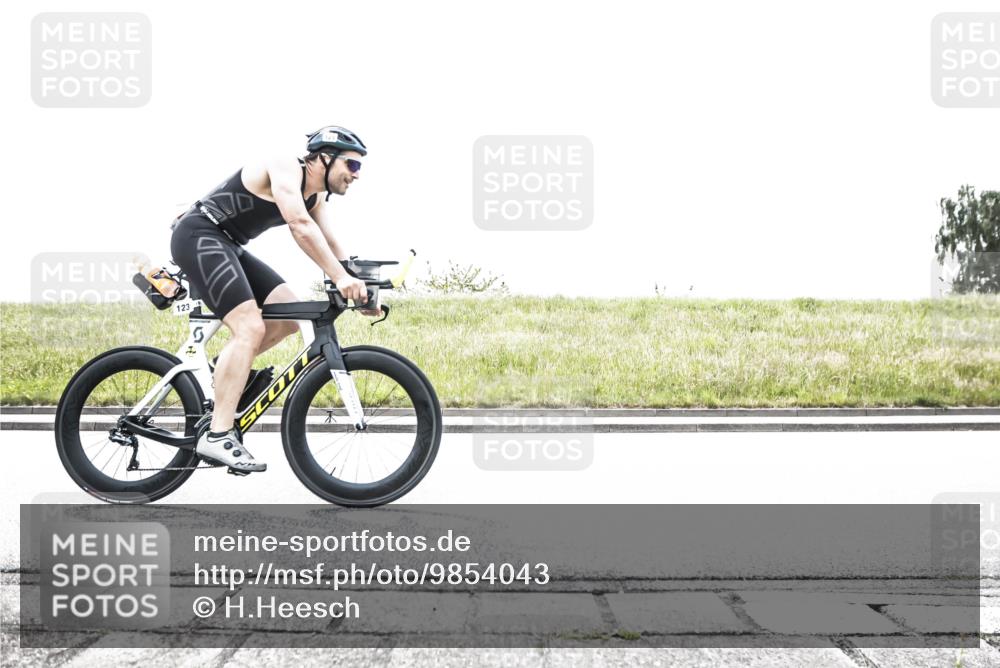 21.06.2026 - 29. Vierlanden-Triathlon H.Heesch http://msf.ph/oto/9854043 21.06.2026 10:31:44 Radfahren 123, 226, 301, 308, 1357 meine-sportfotos.de