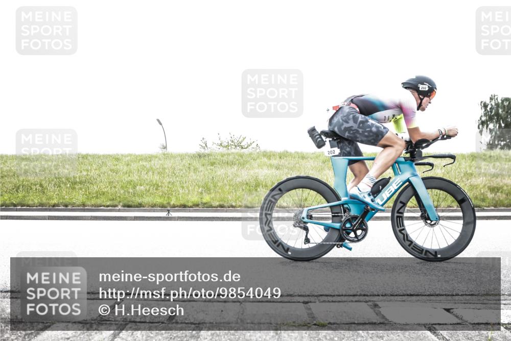 21.06.2026 - 29. Vierlanden-Triathlon H.Heesch http://msf.ph/oto/9854049 21.06.2026 10:31:52 Radfahren 202, 226, 308, 332, 389, 441, 1357 meine-sportfotos.de