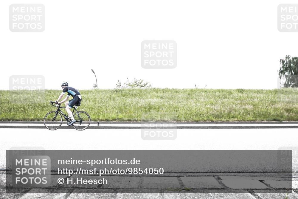 21.06.2026 - 29. Vierlanden-Triathlon H.Heesch http://msf.ph/oto/9854050 21.06.2026 10:31:55 Radfahren 52, 62, 137, 202, 213, 226, 308, 332, 389, 441 meine-sportfotos.de