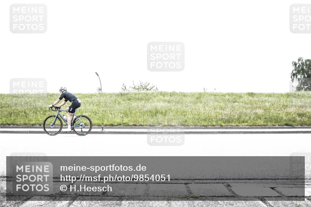 21.06.2026 - 29. Vierlanden-Triathlon H.Heesch http://msf.ph/oto/9854051 21.06.2026 10:31:57 Radfahren 52, 62, 137, 202, 213, 332, 389, 441 meine-sportfotos.de