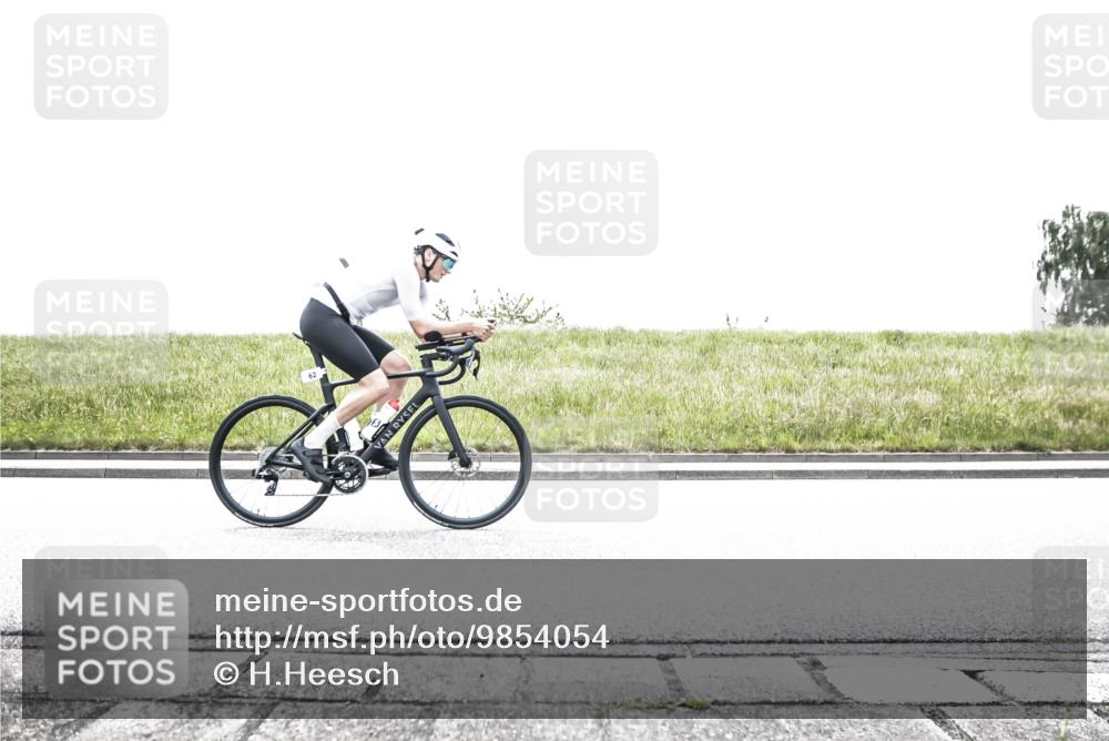 21.06.2026 - 29. Vierlanden-Triathlon H.Heesch http://msf.ph/oto/9854054 21.06.2026 10:31:59 Radfahren 52, 62, 137, 138, 213, 332, 441 meine-sportfotos.de