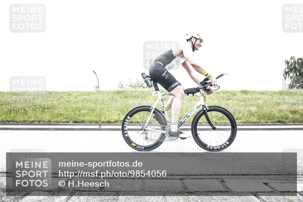 21.06.2026 - 29. Vierlanden-Triathlon H.Heesch http://msf.ph/oto/9854056 21.06.2026 10:32:00 Radfahren 52, 62, 137, 138, 213, 332, 441, 617 meine-sportfotos.de