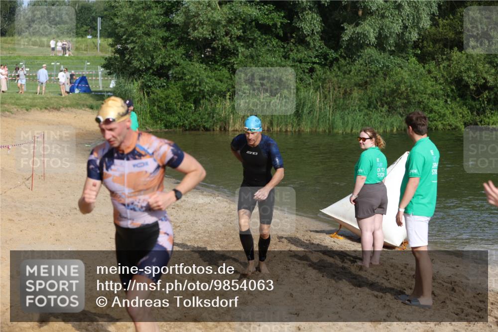 21.06.2026 - 29. Vierlanden-Triathlon Andreas Tolksdorf http://msf.ph/oto/9854063 21.06.2026 08:45:54 Schwimmen 84, 89, 131, 147 meine-sportfotos.de