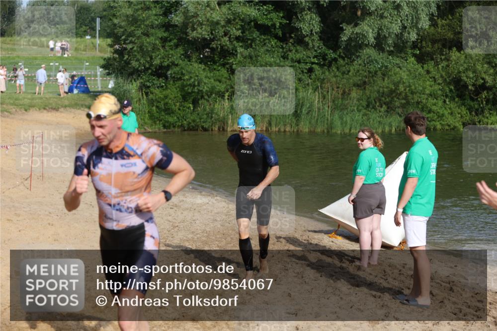 21.06.2026 - 29. Vierlanden-Triathlon Andreas Tolksdorf http://msf.ph/oto/9854067 21.06.2026 08:45:54 Schwimmen 84, 89, 131, 147 meine-sportfotos.de