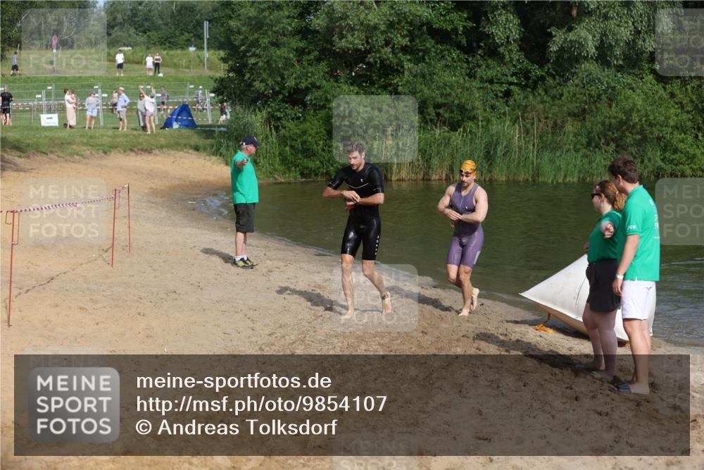 21.06.2026 - 29. Vierlanden-Triathlon Andreas Tolksdorf http://msf.ph/oto/9854107 21.06.2026 08:46:25 Schwimmen 35, 96 meine-sportfotos.de