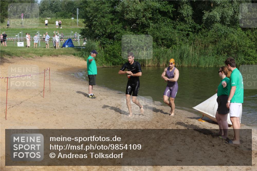 21.06.2026 - 29. Vierlanden-Triathlon Andreas Tolksdorf http://msf.ph/oto/9854109 21.06.2026 08:46:25 Schwimmen 35, 96 meine-sportfotos.de