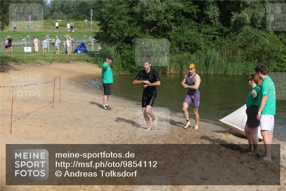 21.06.2026 - 29. Vierlanden-Triathlon Andreas Tolksdorf http://msf.ph/oto/9854112 21.06.2026 08:46:25 Schwimmen 35, 96 meine-sportfotos.de