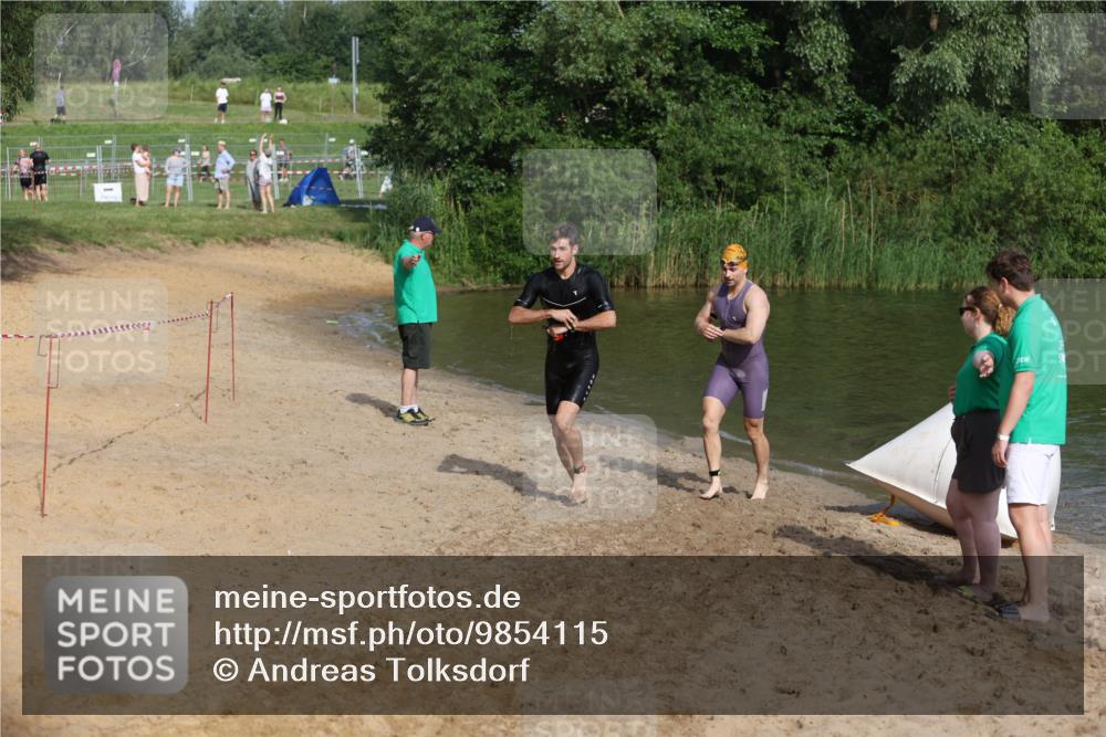 21.06.2026 - 29. Vierlanden-Triathlon Andreas Tolksdorf http://msf.ph/oto/9854115 21.06.2026 08:46:25 Schwimmen 35, 96 meine-sportfotos.de