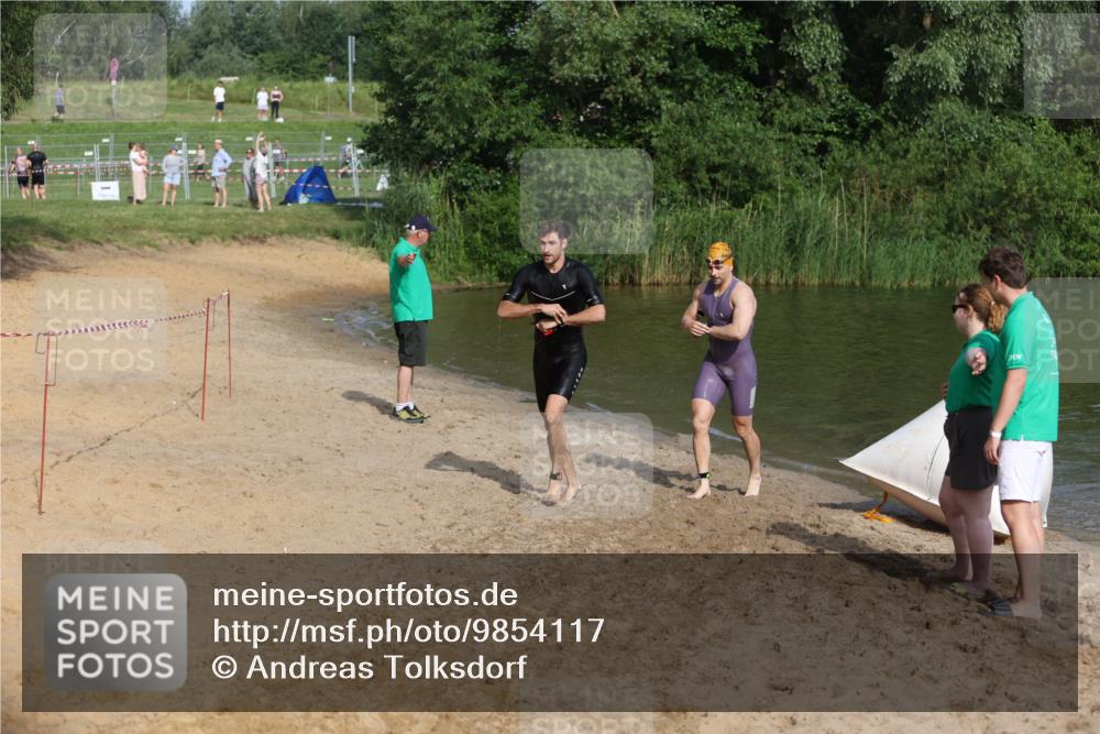 21.06.2026 - 29. Vierlanden-Triathlon Andreas Tolksdorf http://msf.ph/oto/9854117 21.06.2026 08:46:25 Schwimmen 35, 96 meine-sportfotos.de