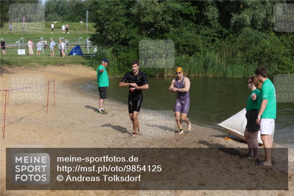 21.06.2026 - 29. Vierlanden-Triathlon Andreas Tolksdorf http://msf.ph/oto/9854125 21.06.2026 08:46:25 Schwimmen 35, 96 meine-sportfotos.de