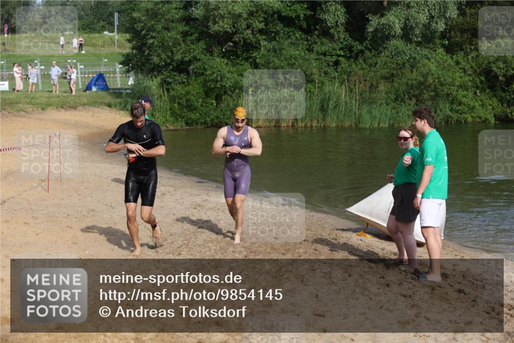 21.06.2026 - 29. Vierlanden-Triathlon Andreas Tolksdorf http://msf.ph/oto/9854145 21.06.2026 08:46:26 Schwimmen 35, 96 meine-sportfotos.de