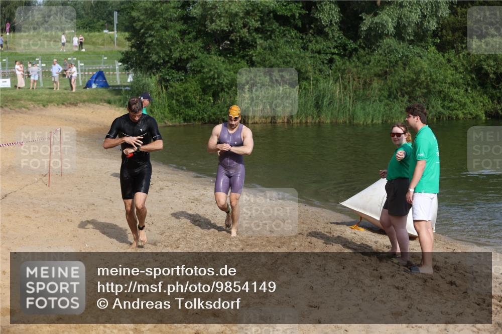 21.06.2026 - 29. Vierlanden-Triathlon Andreas Tolksdorf http://msf.ph/oto/9854149 21.06.2026 08:46:26 Schwimmen 35, 96 meine-sportfotos.de