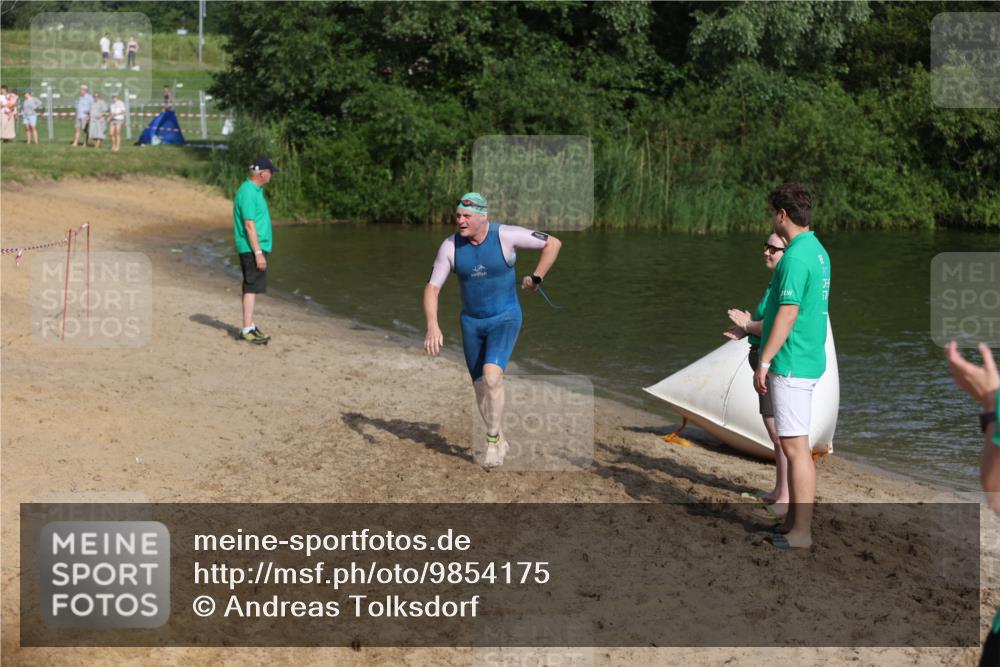 21.06.2026 - 29. Vierlanden-Triathlon Andreas Tolksdorf http://msf.ph/oto/9854175 21.06.2026 08:46:44 Schwimmen 135, 220 meine-sportfotos.de