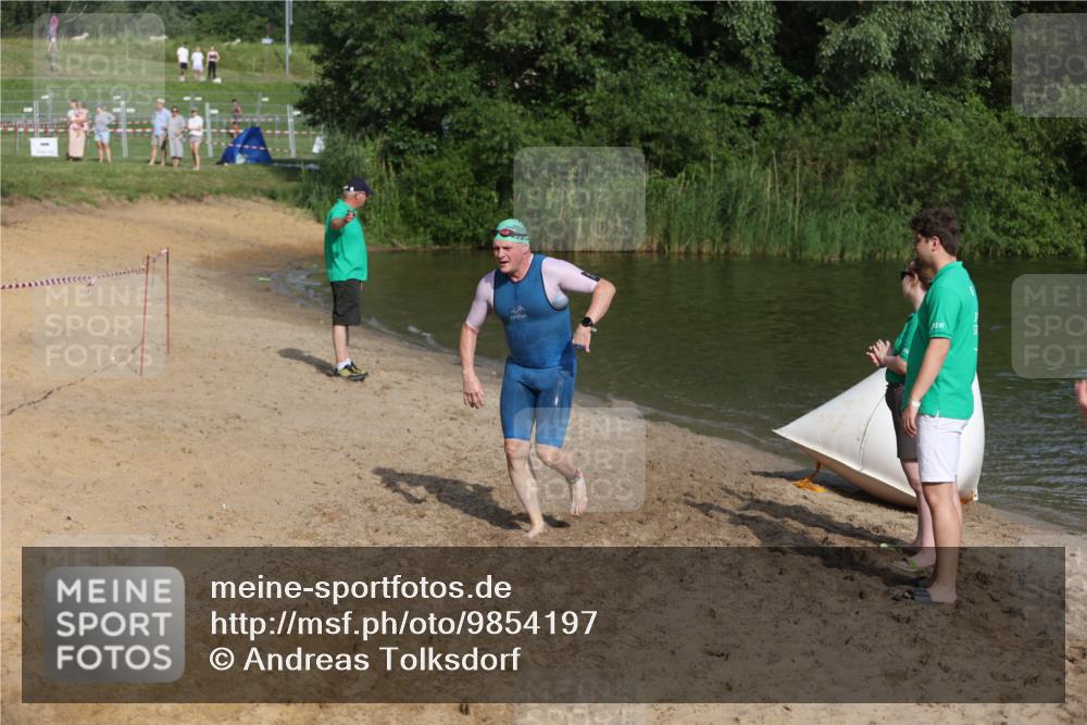 21.06.2026 - 29. Vierlanden-Triathlon Andreas Tolksdorf http://msf.ph/oto/9854197 21.06.2026 08:46:44 Schwimmen 135, 220 meine-sportfotos.de