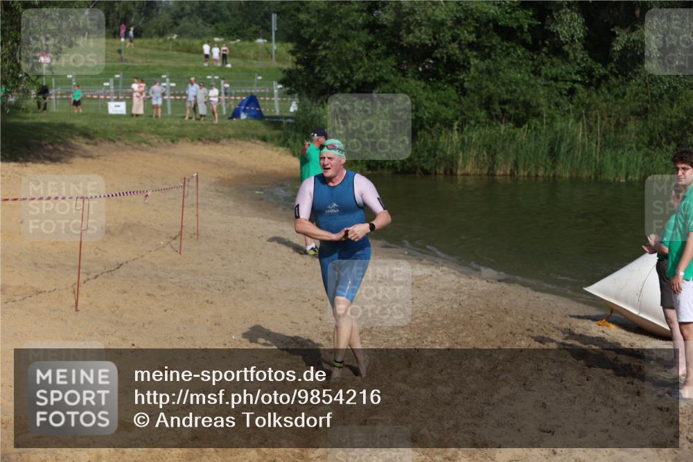 21.06.2026 - 29. Vierlanden-Triathlon Andreas Tolksdorf http://msf.ph/oto/9854216 21.06.2026 08:46:45 Schwimmen 135, 220 meine-sportfotos.de