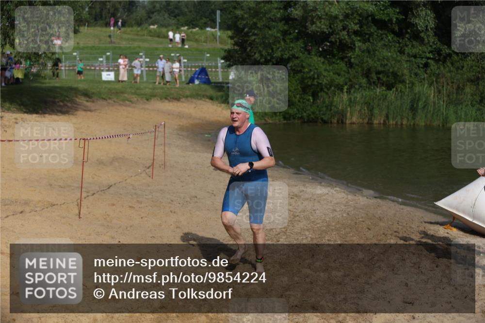 21.06.2026 - 29. Vierlanden-Triathlon Andreas Tolksdorf http://msf.ph/oto/9854224 21.06.2026 08:46:45 Schwimmen 135, 220 meine-sportfotos.de