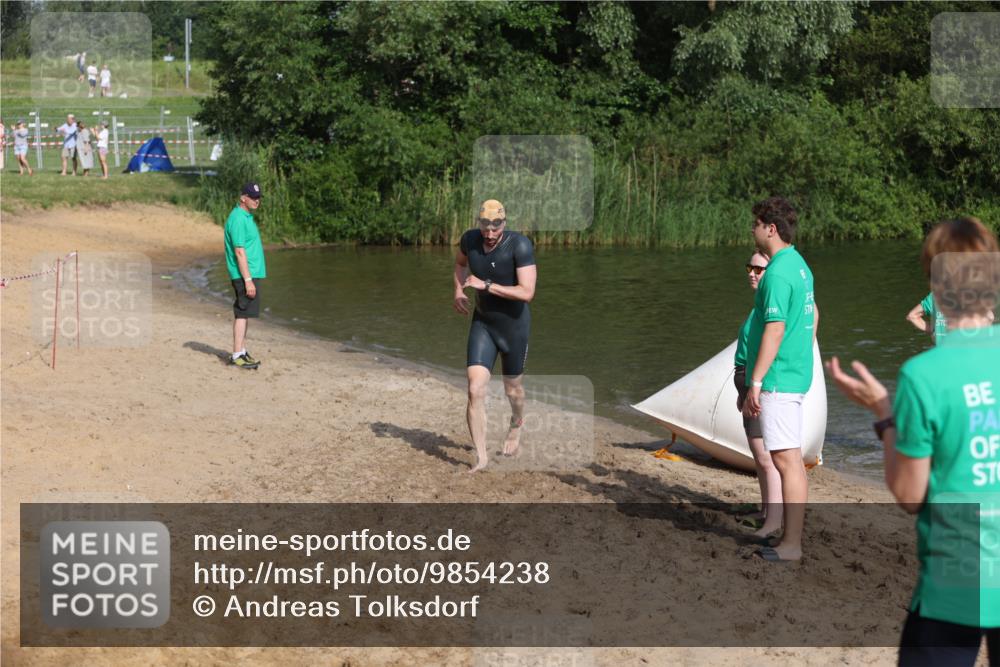 21.06.2026 - 29. Vierlanden-Triathlon Andreas Tolksdorf http://msf.ph/oto/9854238 21.06.2026 08:46:51 Schwimmen 135, 220 meine-sportfotos.de