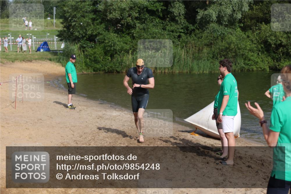 21.06.2026 - 29. Vierlanden-Triathlon Andreas Tolksdorf http://msf.ph/oto/9854248 21.06.2026 08:46:52 Schwimmen 135, 220 meine-sportfotos.de