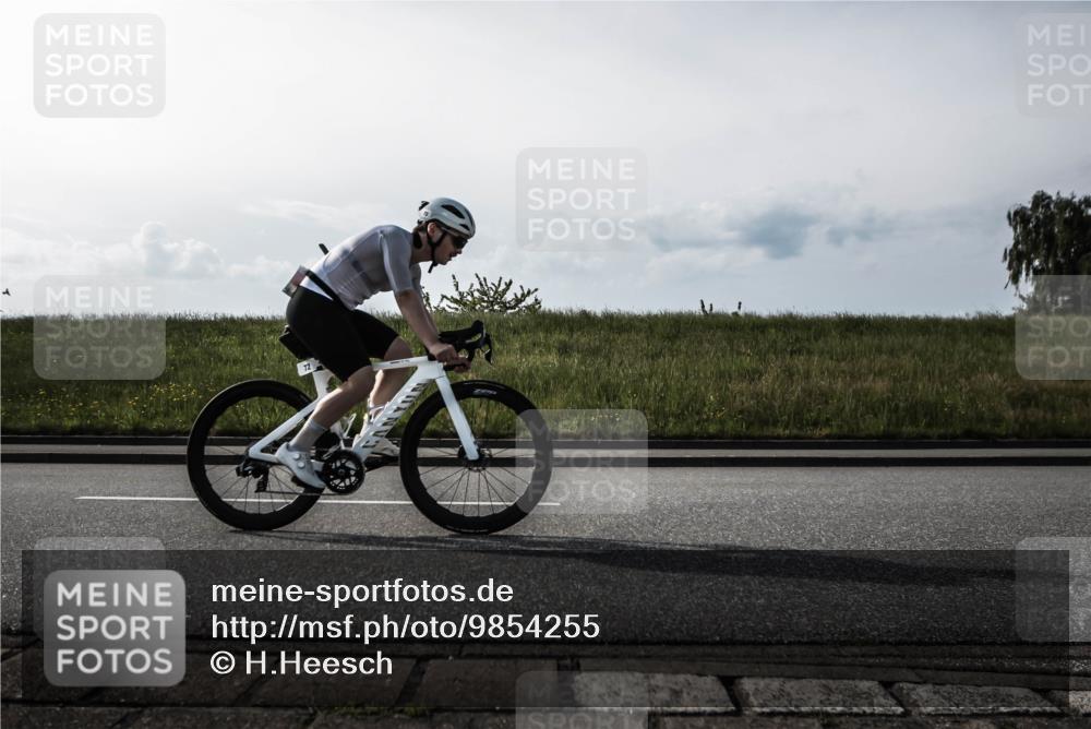 21.06.2026 - 29. Vierlanden-Triathlon H.Heesch http://msf.ph/oto/9854255 21.06.2026 08:50:31 Radfahren 72, 145 meine-sportfotos.de