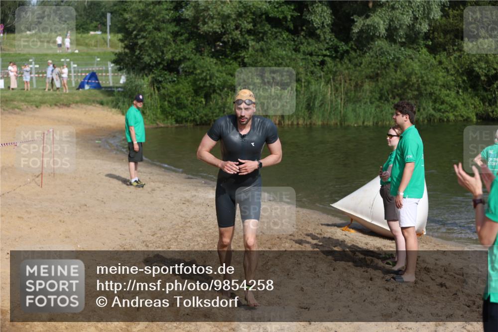 21.06.2026 - 29. Vierlanden-Triathlon Andreas Tolksdorf http://msf.ph/oto/9854258 21.06.2026 08:46:53 Schwimmen 135 meine-sportfotos.de