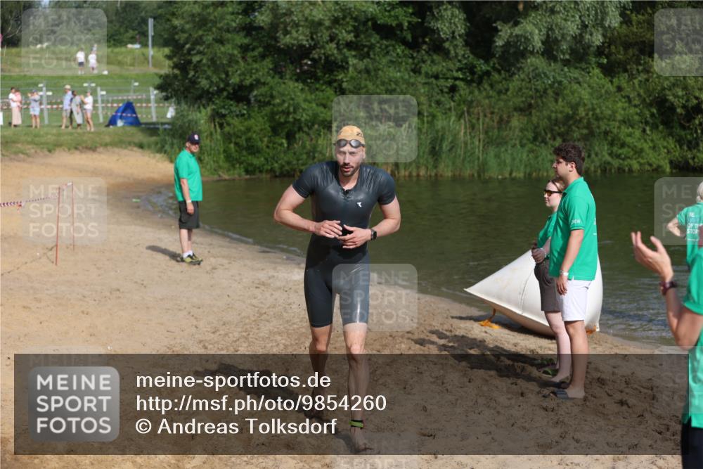21.06.2026 - 29. Vierlanden-Triathlon Andreas Tolksdorf http://msf.ph/oto/9854260 21.06.2026 08:46:53 Schwimmen 135 meine-sportfotos.de