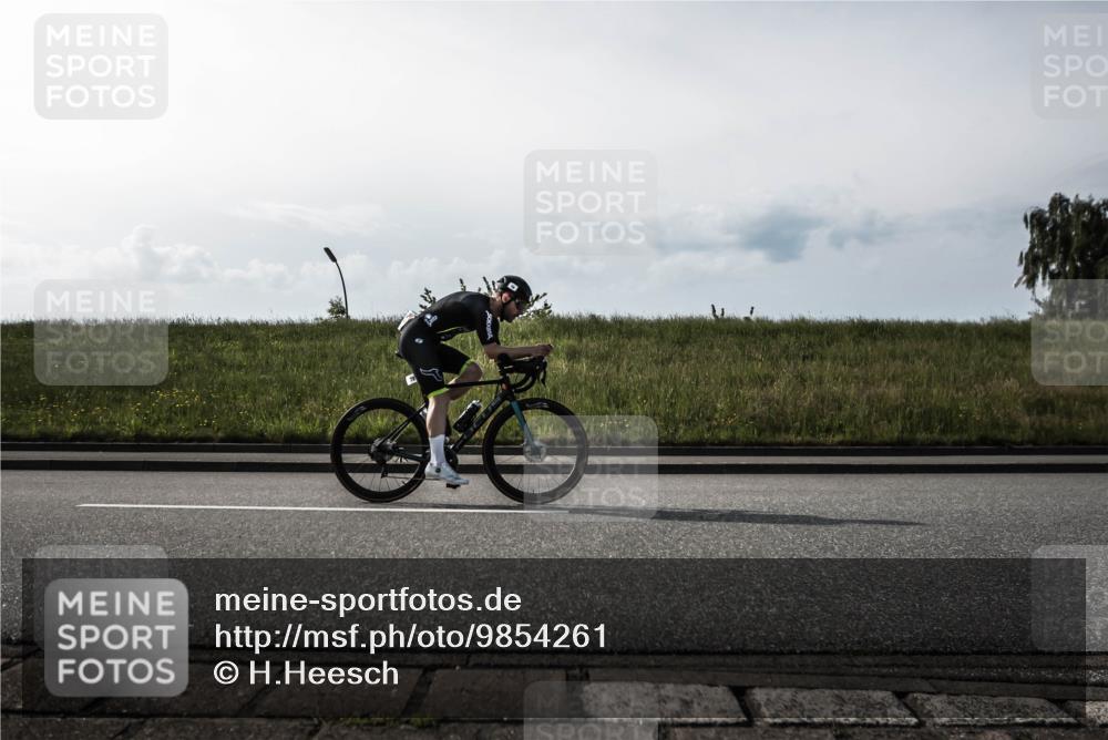 21.06.2026 - 29. Vierlanden-Triathlon H.Heesch http://msf.ph/oto/9854261 21.06.2026 08:50:56 Radfahren 14, 78, 82 meine-sportfotos.de