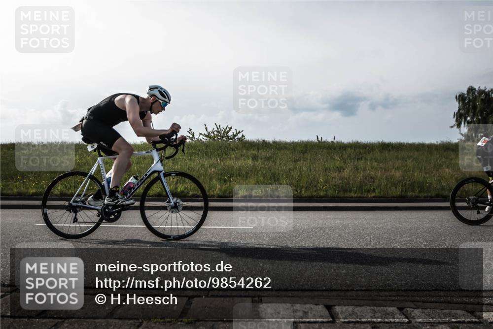21.06.2026 - 29. Vierlanden-Triathlon H.Heesch http://msf.ph/oto/9854262 21.06.2026 08:50:56 Radfahren 14, 78, 82 meine-sportfotos.de