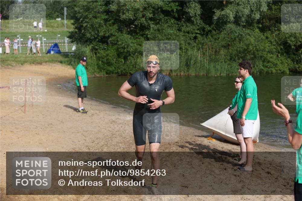 21.06.2026 - 29. Vierlanden-Triathlon Andreas Tolksdorf http://msf.ph/oto/9854263 21.06.2026 08:46:53 Schwimmen 135 meine-sportfotos.de