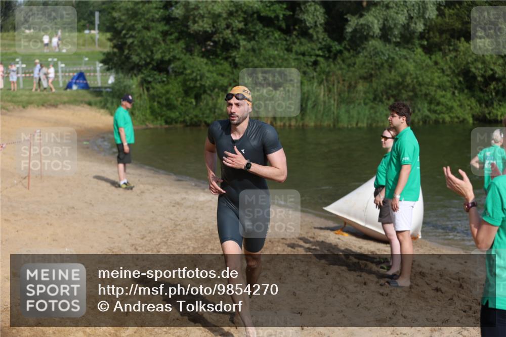 21.06.2026 - 29. Vierlanden-Triathlon Andreas Tolksdorf http://msf.ph/oto/9854270 21.06.2026 08:46:54 Schwimmen 135 meine-sportfotos.de