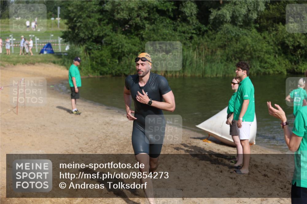 21.06.2026 - 29. Vierlanden-Triathlon Andreas Tolksdorf http://msf.ph/oto/9854273 21.06.2026 08:46:54 Schwimmen 135 meine-sportfotos.de