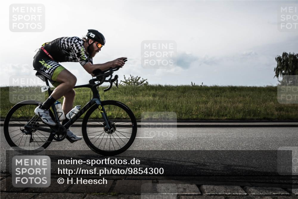 21.06.2026 - 29. Vierlanden-Triathlon H.Heesch http://msf.ph/oto/9854300 21.06.2026 08:54:13 Radfahren 44, 169 meine-sportfotos.de