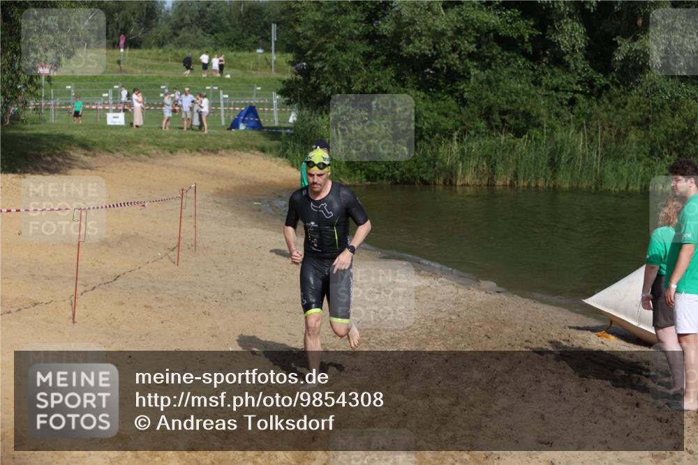 21.06.2026 - 29. Vierlanden-Triathlon Andreas Tolksdorf http://msf.ph/oto/9854308 21.06.2026 08:47:08 Schwimmen 40 meine-sportfotos.de
