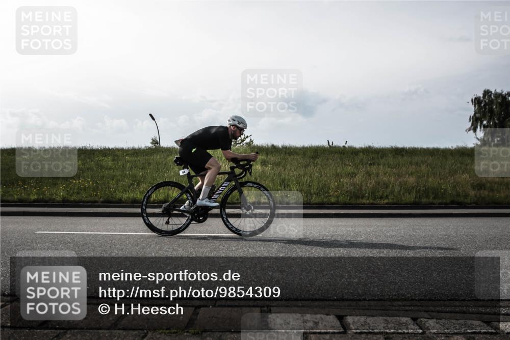 21.06.2026 - 29. Vierlanden-Triathlon H.Heesch http://msf.ph/oto/9854309 21.06.2026 08:54:56 Radfahren 34, 39, 84, 104 meine-sportfotos.de