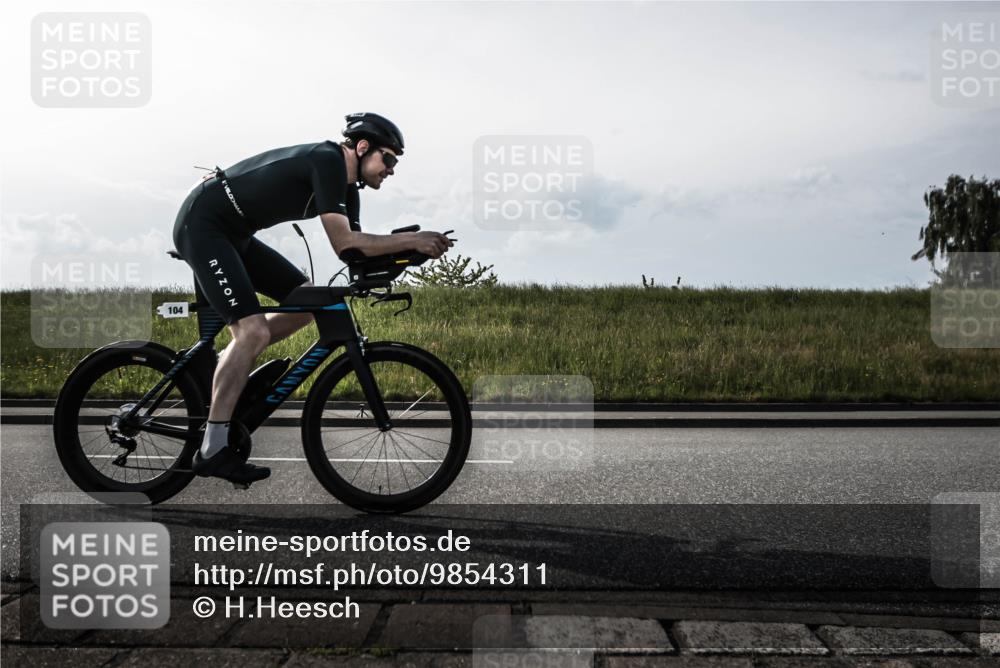 21.06.2026 - 29. Vierlanden-Triathlon H.Heesch http://msf.ph/oto/9854311 21.06.2026 08:54:57 Radfahren 34, 39, 84, 104 meine-sportfotos.de