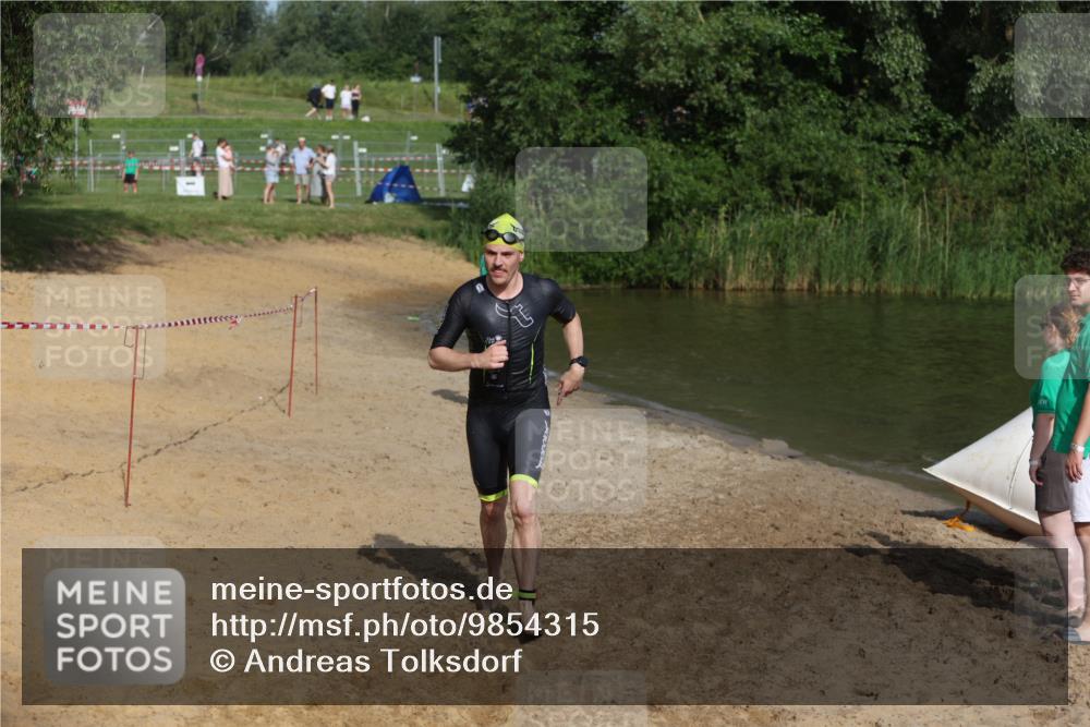 21.06.2026 - 29. Vierlanden-Triathlon Andreas Tolksdorf http://msf.ph/oto/9854315 21.06.2026 08:47:09 Schwimmen 40 meine-sportfotos.de