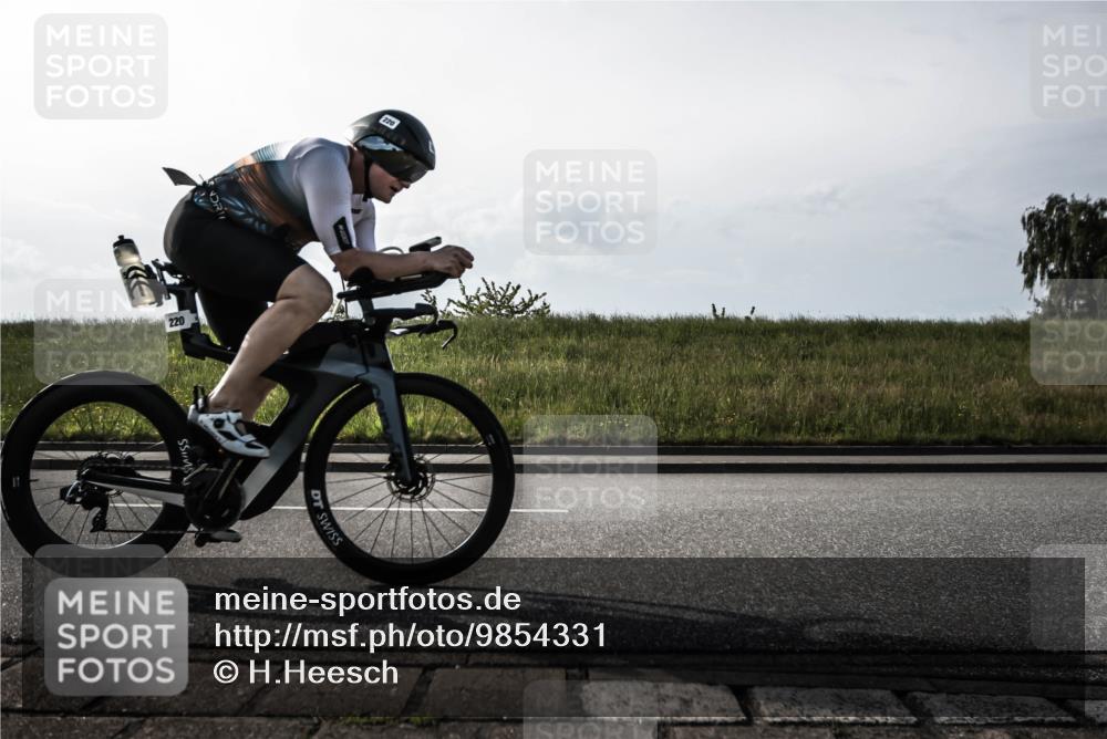 21.06.2026 - 29. Vierlanden-Triathlon H.Heesch http://msf.ph/oto/9854331 21.06.2026 08:56:56 Radfahren 136, 220 meine-sportfotos.de