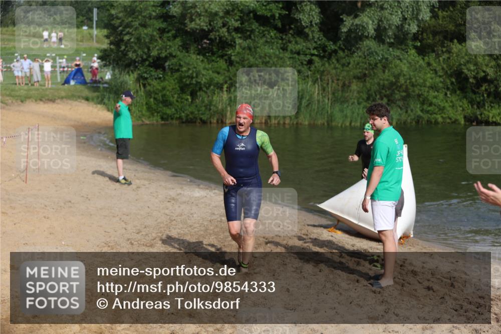 21.06.2026 - 29. Vierlanden-Triathlon Andreas Tolksdorf http://msf.ph/oto/9854333 21.06.2026 08:47:44 Schwimmen 90, 136, 180 meine-sportfotos.de