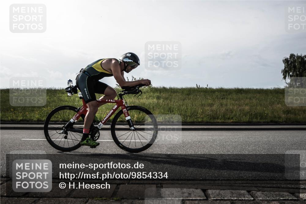 21.06.2026 - 29. Vierlanden-Triathlon H.Heesch http://msf.ph/oto/9854334 21.06.2026 08:57:04 Radfahren 118, 136 meine-sportfotos.de