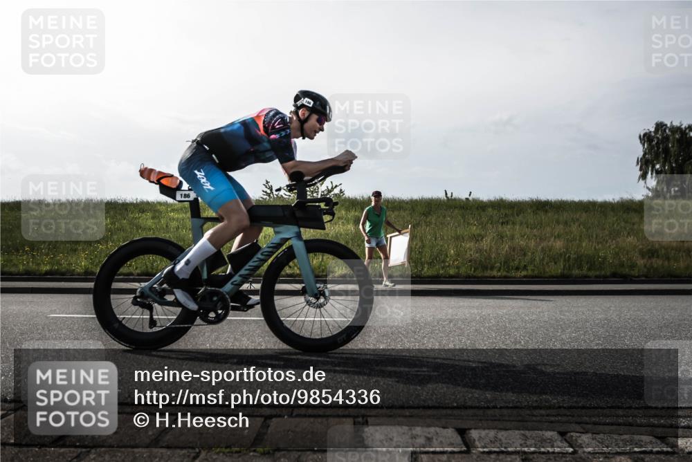 21.06.2026 - 29. Vierlanden-Triathlon H.Heesch http://msf.ph/oto/9854336 21.06.2026 08:57:25 Radfahren 186 meine-sportfotos.de