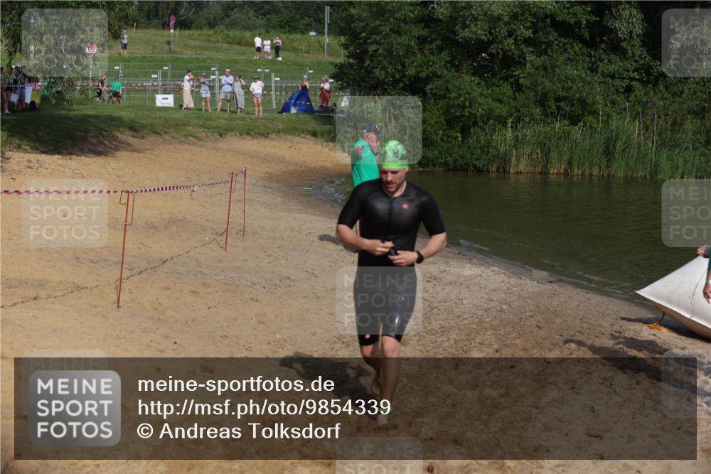21.06.2026 - 29. Vierlanden-Triathlon Andreas Tolksdorf http://msf.ph/oto/9854339 21.06.2026 08:47:48 Schwimmen 90, 118, 136, 180 meine-sportfotos.de