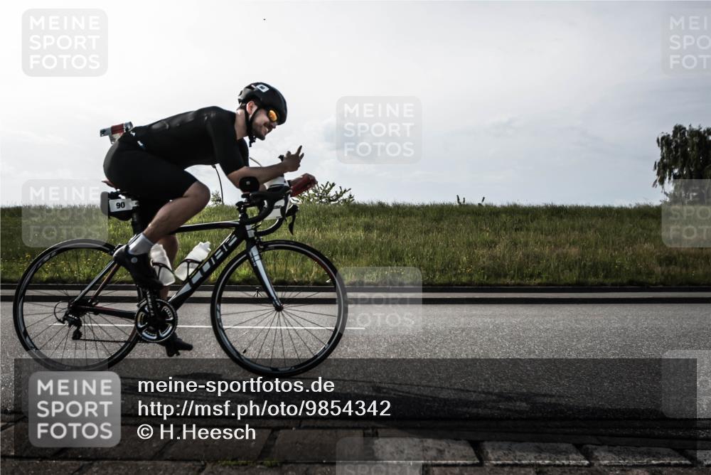 21.06.2026 - 29. Vierlanden-Triathlon H.Heesch http://msf.ph/oto/9854342 21.06.2026 08:58:03 Radfahren 40, 90, 119 meine-sportfotos.de