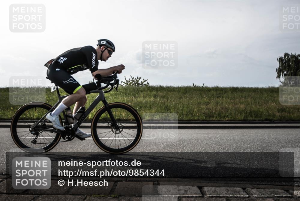 21.06.2026 - 29. Vierlanden-Triathlon H.Heesch http://msf.ph/oto/9854344 21.06.2026 08:58:06 Radfahren 40, 90 meine-sportfotos.de