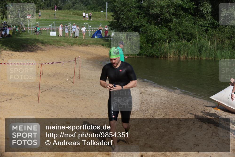 21.06.2026 - 29. Vierlanden-Triathlon Andreas Tolksdorf http://msf.ph/oto/9854351 21.06.2026 08:47:49 Schwimmen 90, 118, 136, 180 meine-sportfotos.de