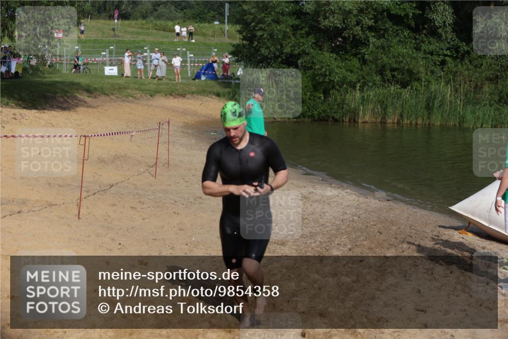 21.06.2026 - 29. Vierlanden-Triathlon Andreas Tolksdorf http://msf.ph/oto/9854358 21.06.2026 08:47:49 Schwimmen 90, 118, 136, 180 meine-sportfotos.de