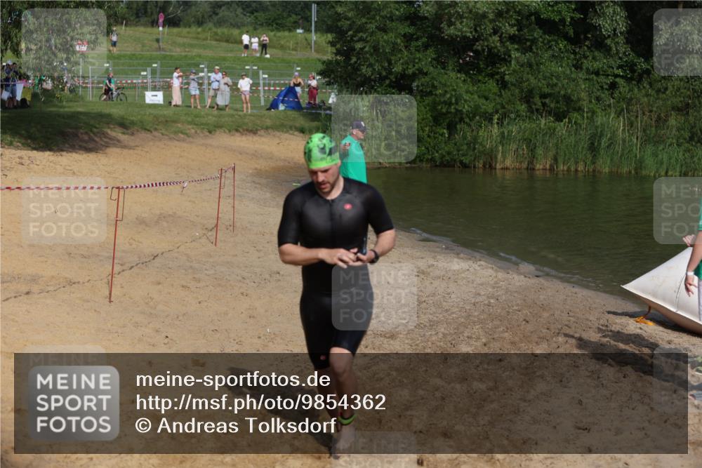 21.06.2026 - 29. Vierlanden-Triathlon Andreas Tolksdorf http://msf.ph/oto/9854362 21.06.2026 08:47:49 Schwimmen 90, 118, 136, 180 meine-sportfotos.de