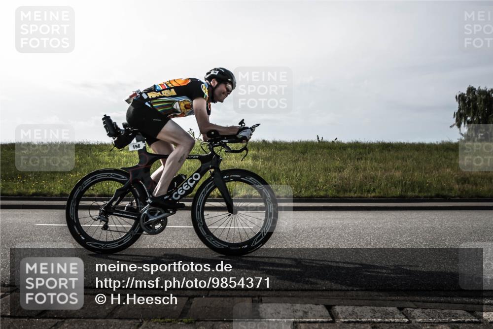 21.06.2026 - 29. Vierlanden-Triathlon H.Heesch http://msf.ph/oto/9854371 21.06.2026 09:00:35 Radfahren 48, 156 meine-sportfotos.de